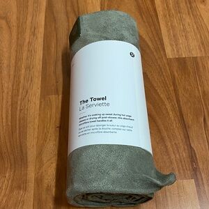 ❤️ Lululemon “The Towel” in Green NWT